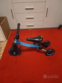 Bicicletta con e senza pedali