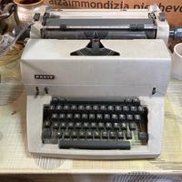 Macchina da scrivere vintage Facit