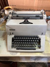 Macchina da scrivere vintage Facit
