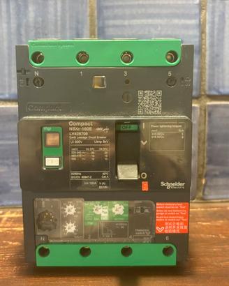 Interruttore Schneider LV426708 ComPact