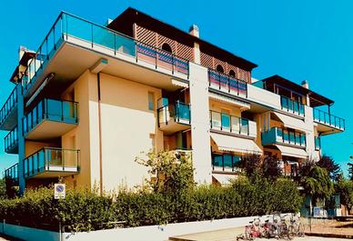 Villa Rosa, trilocale fronte mare.