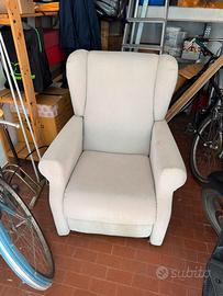 Poltrona reclinabile elettronicamente
