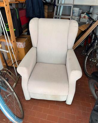 Poltrona reclinabile elettronicamente