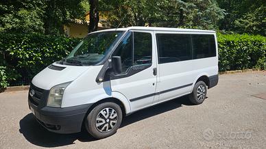 ford 9 posti