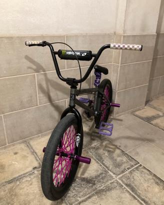 Kink Bmx Curb 20’ da freestyle