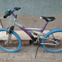 Bicicletta da cross per ragazzo. 