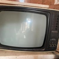 Televisore vintage per appassionati
