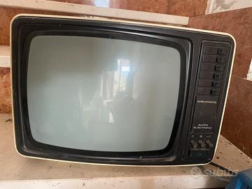 Televisore vintage per appassionati