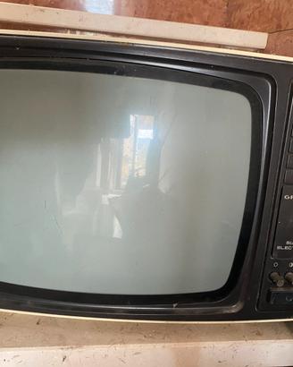 Televisore vintage per appassionati