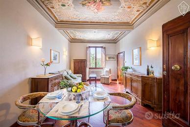 Appartamento di 126 m² con più di 5 locali a Firen