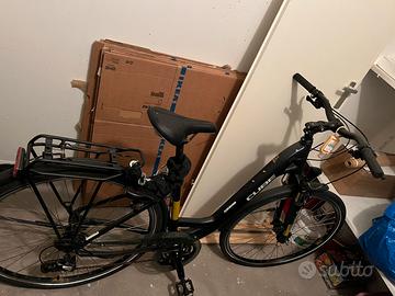 Bicicletta Cube Touring