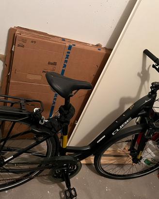 Bicicletta Cube Touring