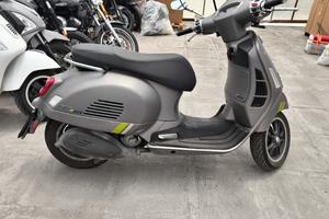 Vespa GTS 300 SUPERTECH del 2024 USATO