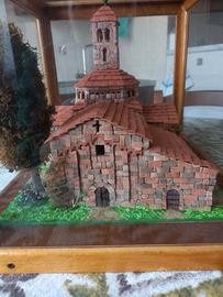 modellino chiesa medievale