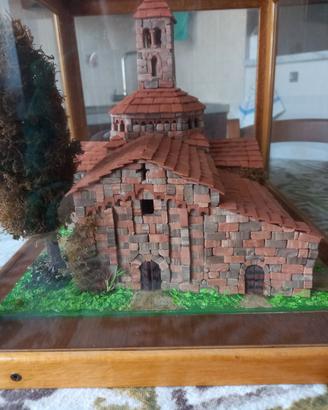 modellino chiesa medievale