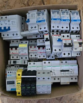 Lotto magnetotermici ABB Siemens Schneider BTicino