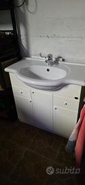 mobiletto bagno con lavandino e miscelatore
