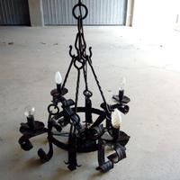 Lampadario in ferro battuto