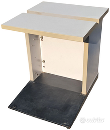Mobile con base in metallo nero