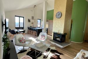 Attico luminoso con doppia vista lago e montagna -