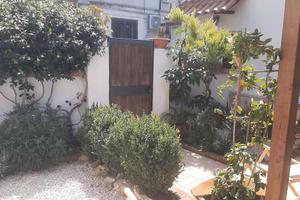 Roma, Pigneto, casa vacanze con giardino