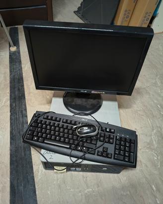 PC completo con monitor e tastiera