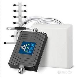 Amplificatore segnale cellulare con antenna.