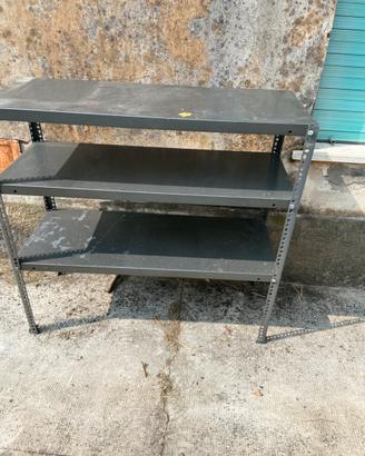 piccolo scaffale in ferro