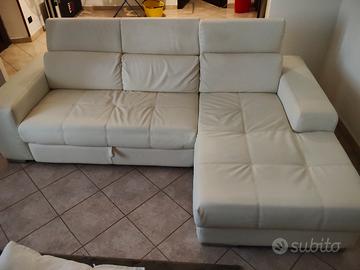 Mobile, parete attrezzata e divano