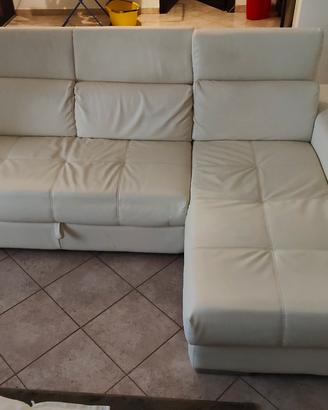 Mobile, parete attrezzata e divano