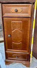 Mobiletto classico antico in legno  (o comodino)