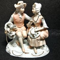 Statuina vintage Capodimonte "Tenerezza Rosa"