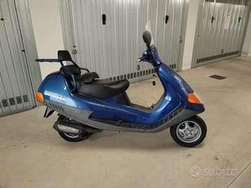 Piaggio hexagon 125