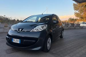 Peugeot 107 1.0 68CV 5p. Sweet Years 2Tronic