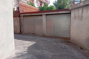 Vendes due garage in blocco o separati