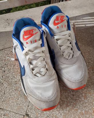 Sneakers Nike Air Max 2090 bianche, blu e arancion