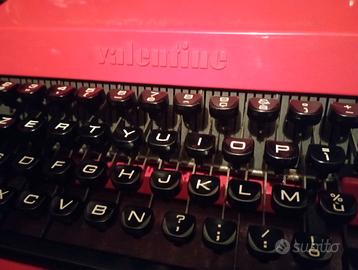 Macchina da scrivere Olivetti Valentine