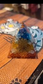 Piramide orgonite simbolo Mano di Fatima
Talismano