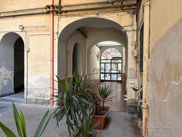 Locale via genova napoli