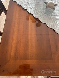 tavolo le Fablier con sedie