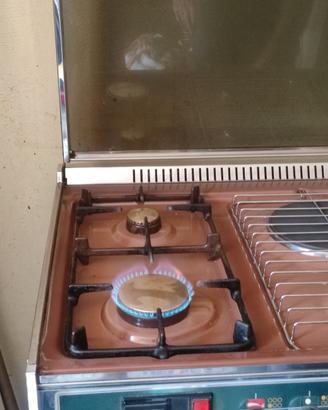  Cucina a gas con forno elettrico 