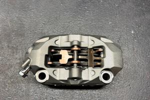 Pinza brembo m4 titanium motard