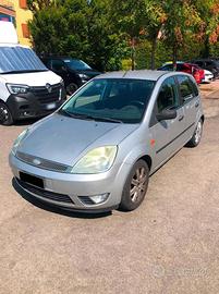 Ford Fiesta 1.2 Ghia - 2004 - Neopatentati