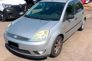 Ford Fiesta 1.2 Ghia - 2004 - Neopatentati
