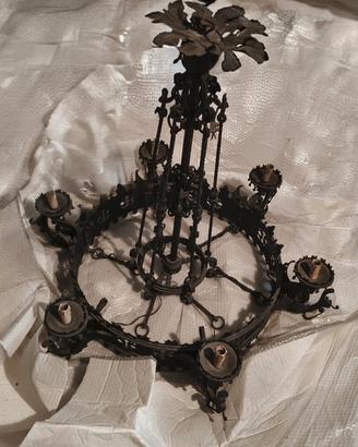 Lampadario in ferro battuto 