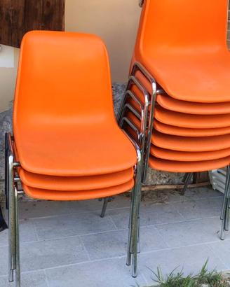 Sedie arancioni impilabili – 7 € cad. N. 10