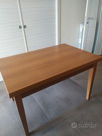 Tavolo allungabile moderno