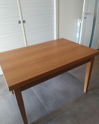 Tavolo allungabile moderno