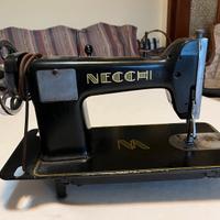 Macchina da cucire Necchi