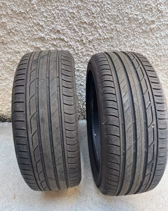 Gomme auto estive 215/50 R18 W